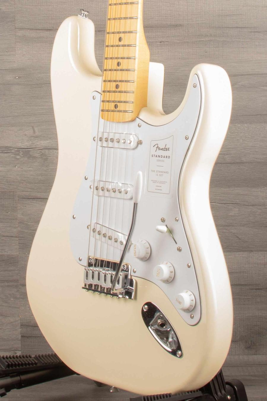 Fender Standard Stratocaster® Olympic white - MusicStreet