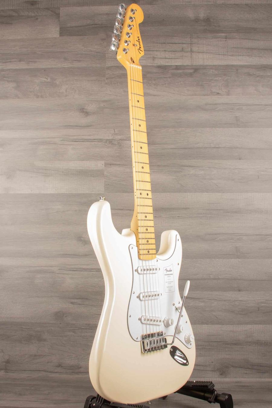 Fender Standard Stratocaster® Olympic white - MusicStreet