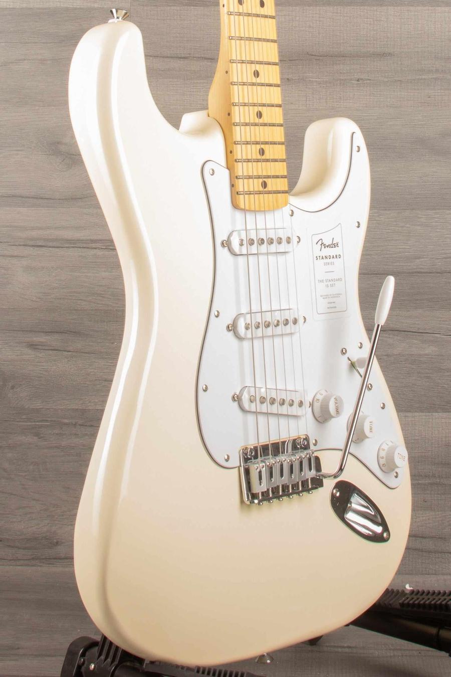 Fender Standard Stratocaster® Olympic white - MusicStreet