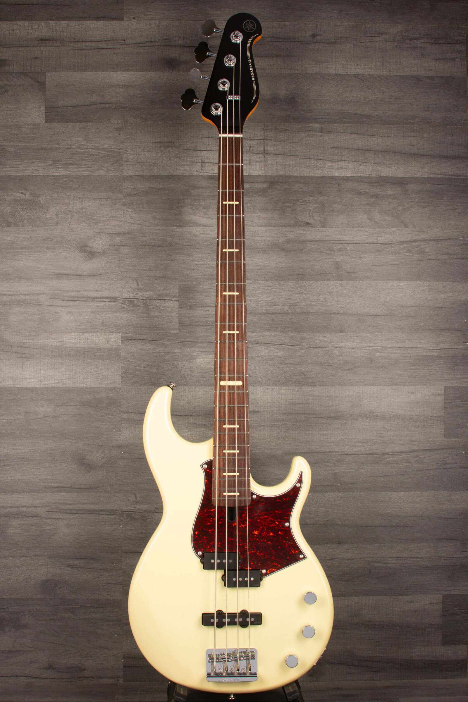 Yamaha BB P34 Pro Series Bass Guitar In Vintage White