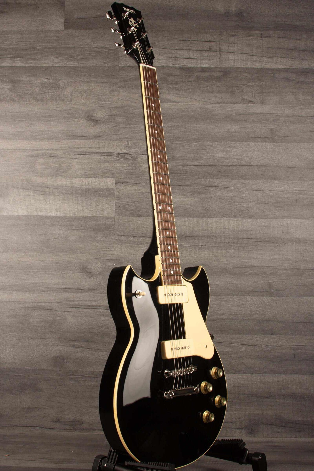 B-stock Yamaha SG1802 Black - Premium Electric Guitar with solid build quality and vintage styling.