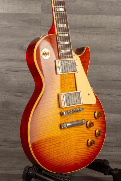 USED - Gibson Murphy Lab Ultra Light Aged, Royal tea burst '59 Les Paul guitar with vintage vibe and classic design.