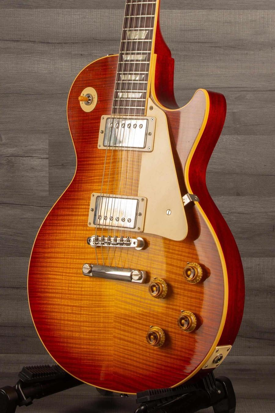 USED Gibson Murphy Lab Ultra Light Aged Royal tea burst '59 Les Paul guitar with Mahogany neck and Rosewood fingerboard.