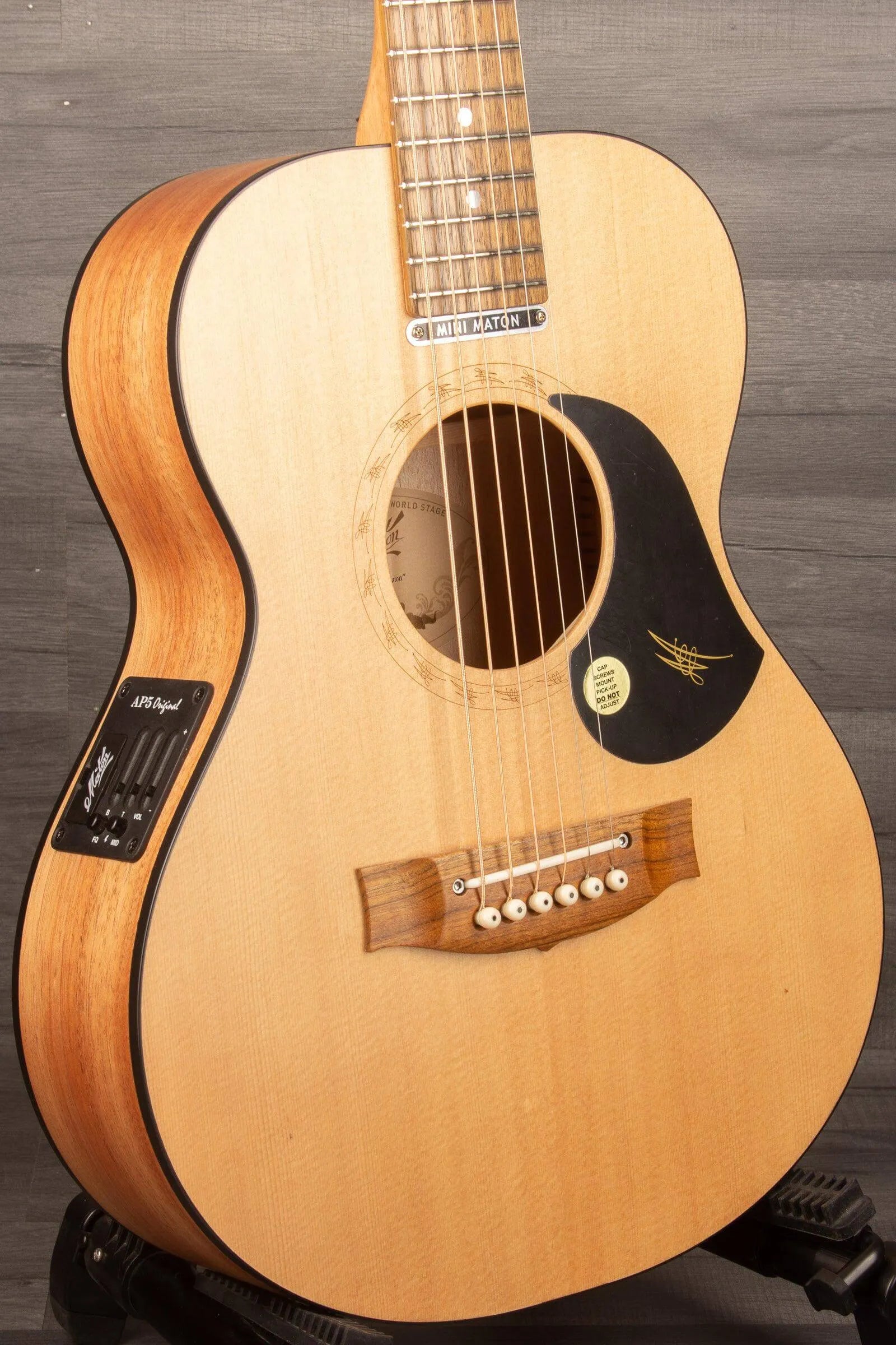 Maton EM-6 - Acoustic Guitar