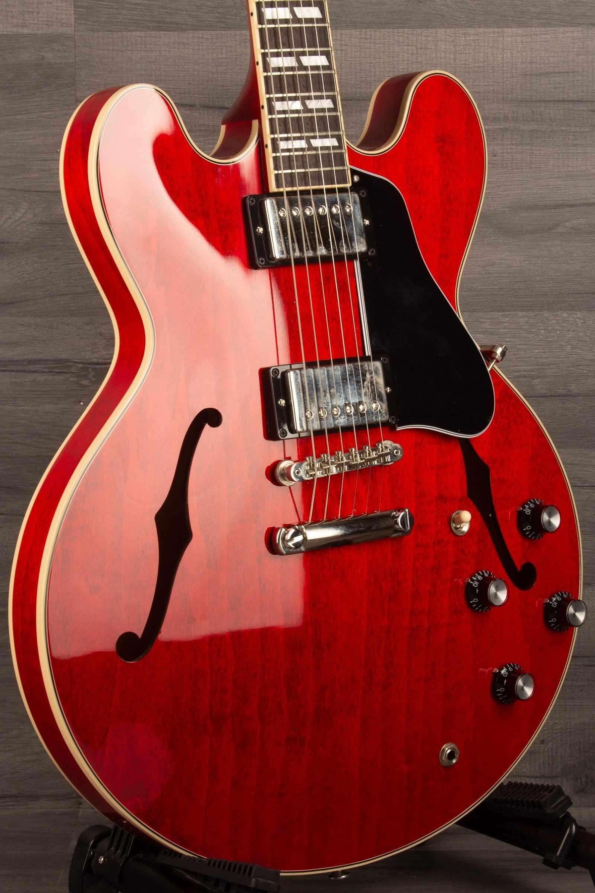 USED - Gibson ES-345 Electric Guitar, Sixties Cherry - Dual Calibrated T-Type Humbuckers close-up.