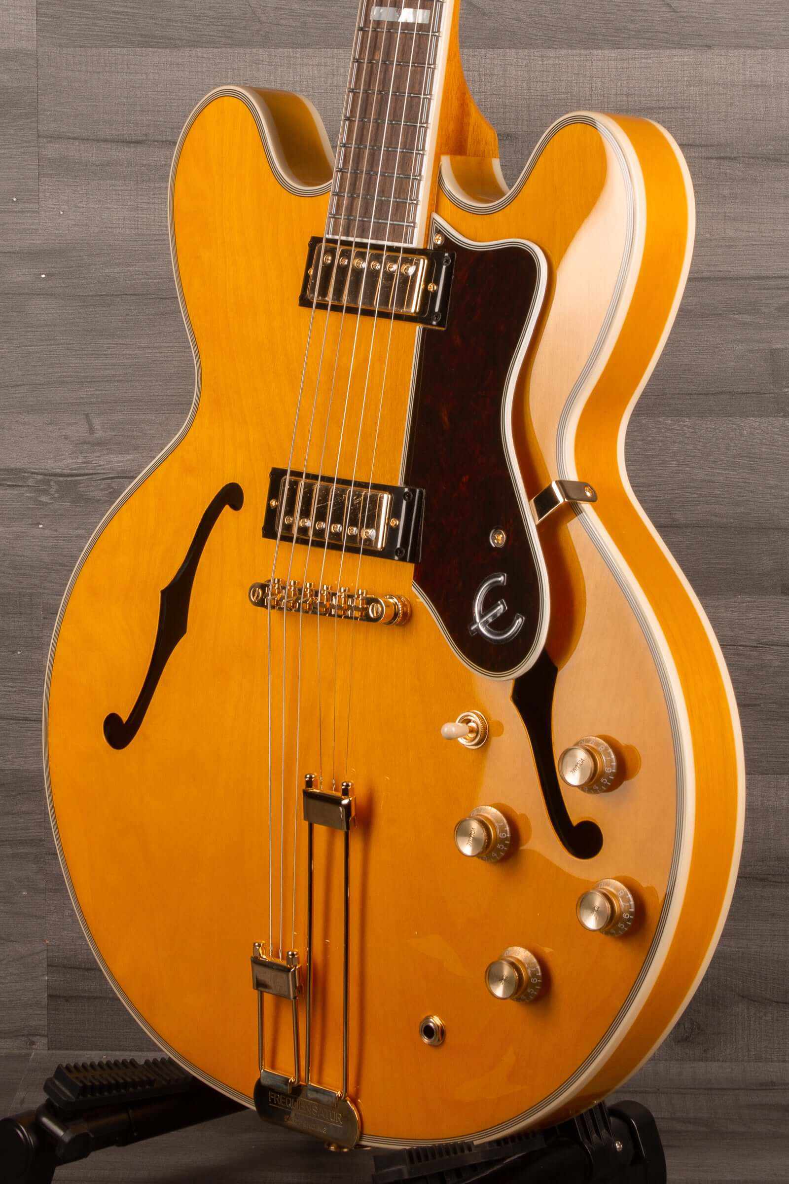 Epiphone Sheraton Electric Guitar - Natural (Incl. Premium Gig Bag)