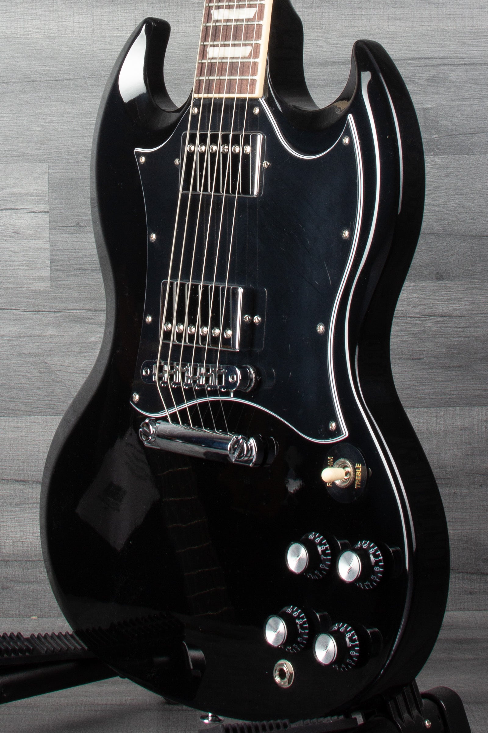 Gibson SG Standard Guitar - Ebony Finish for Enhanced Sound Quality