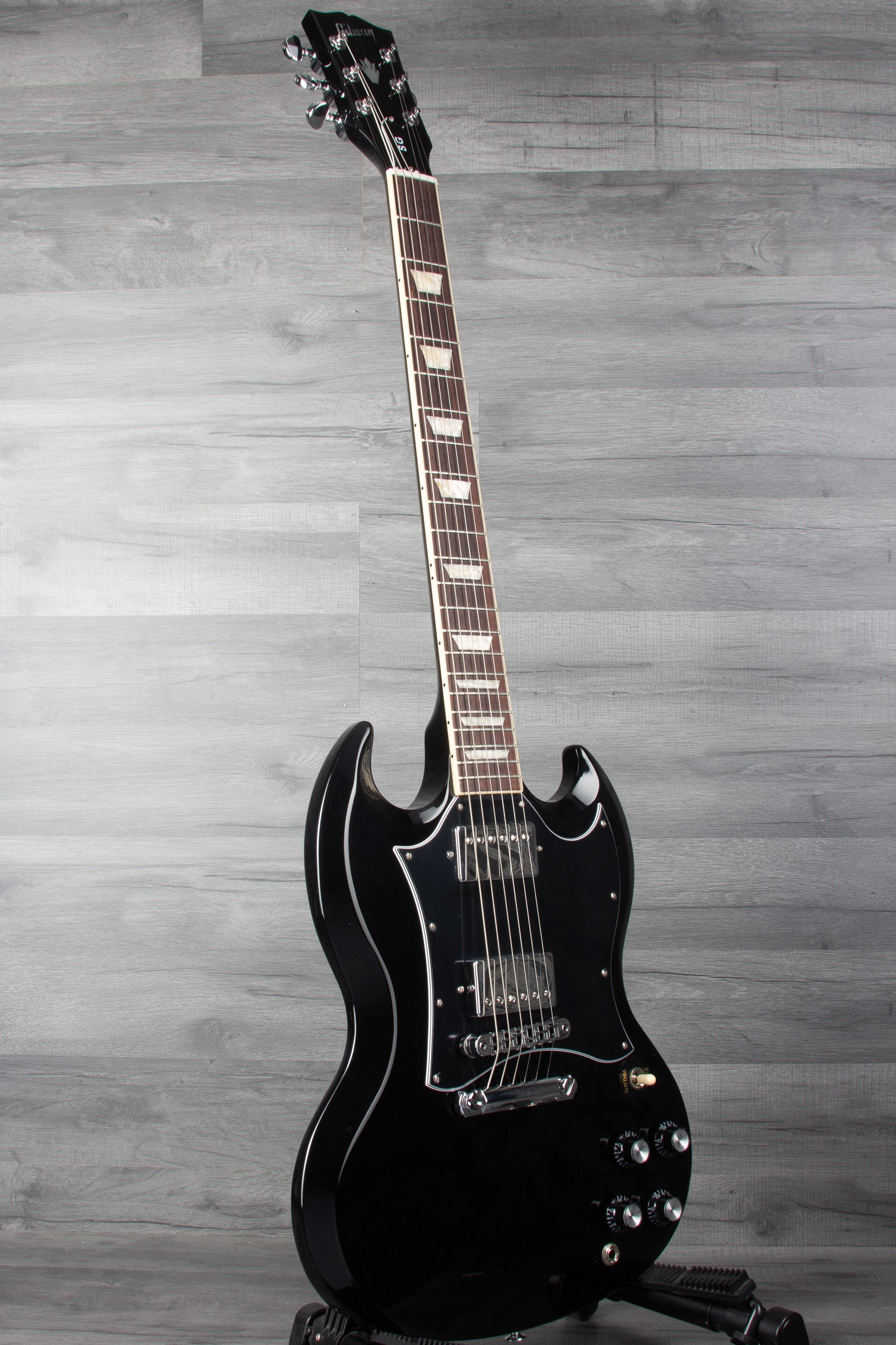 Gibson SG Standard Guitar - Ebony Finish for Enhanced Sound Quality