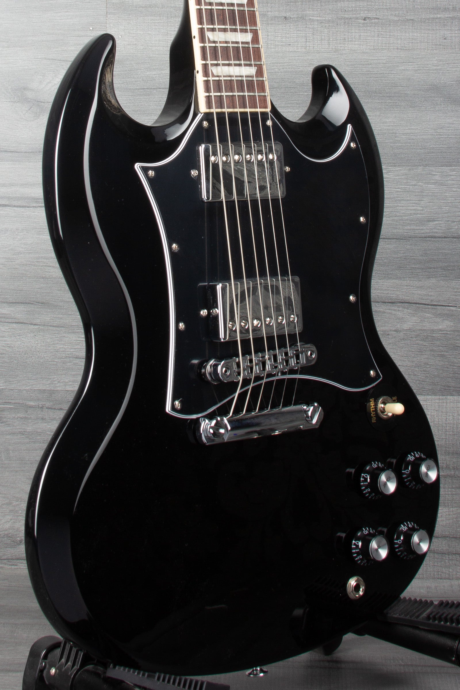 Gibson SG Standard Guitar - Ebony Finish for Enhanced Sound Quality