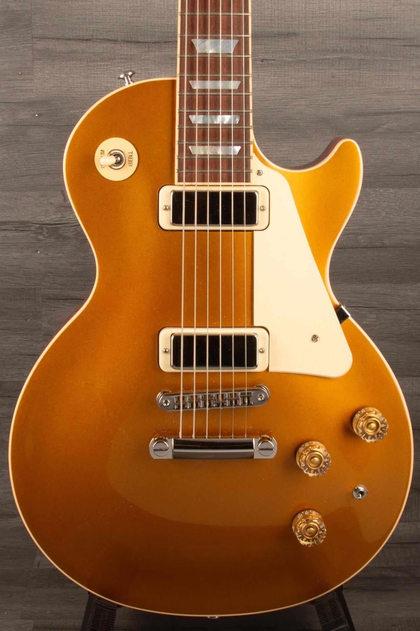 USED - Gibson 2015 Les Paul Deluxe Gold top with original hard case and G FORCE™ Tuning System, exceptional condition.