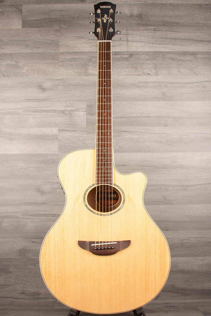 USED - Yamaha APX600 Electro Acoustic Guitar in Natural Finish, showcasing a thin body and cutaway design.