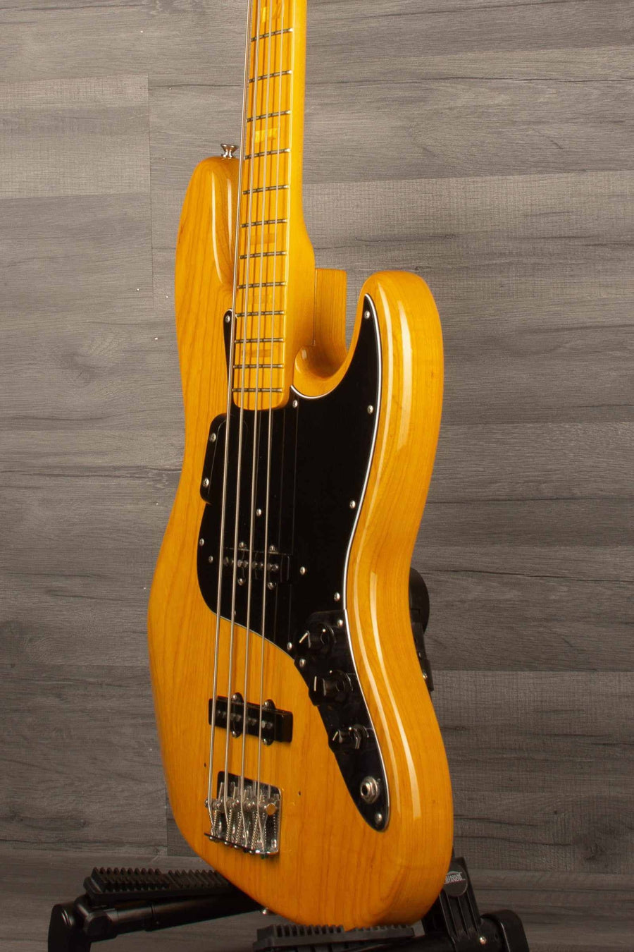 USED-  Fender American Vintage Series '75 Jazz bass - aged natural