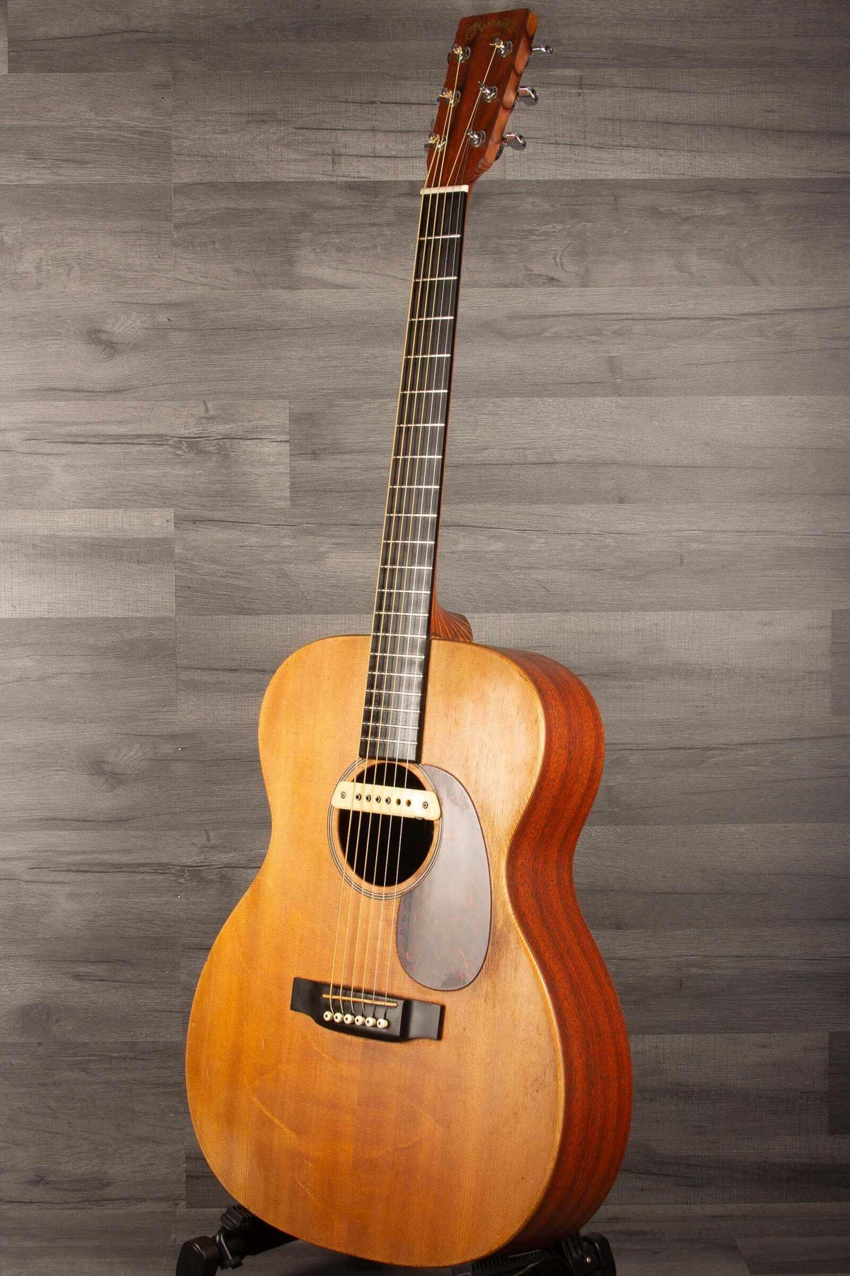 USED - Martin 000X1 inc LR Baggs M1 &  hard case displayed with natural wood finish and vintage look.