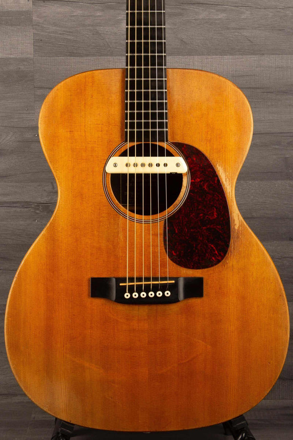 USED - Martin 000X1 inc LR Baggs M1 & hard case close-up view showing playing marks and setup details.