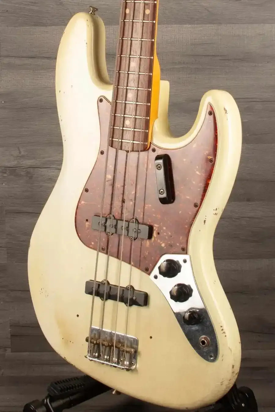 USED Fender Custom shop 64 Jazz Bass with heavy relic finish and original bridge/pickup covers.