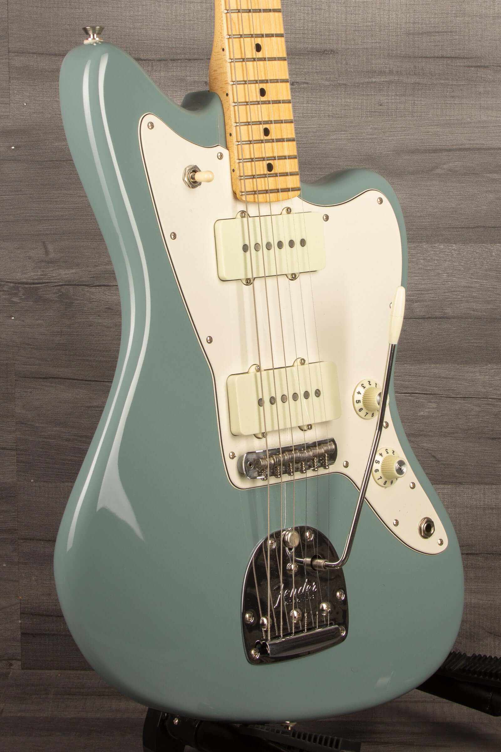 USED - American Professional Jazzmaster®, Maple Neck ,Sonic Grey - MusicStreet