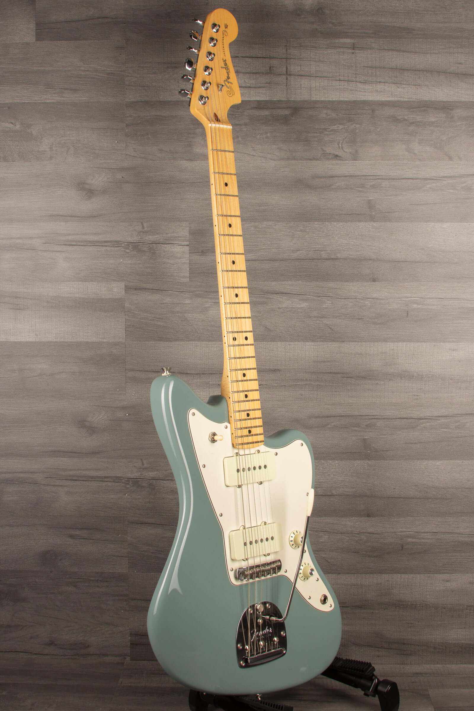 USED - American Professional Jazzmaster®, Maple Neck ,Sonic Grey - MusicStreet