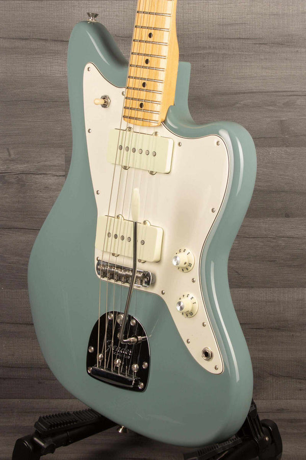 USED - American Professional Jazzmaster®, Maple Neck ,Sonic Grey - MusicStreet