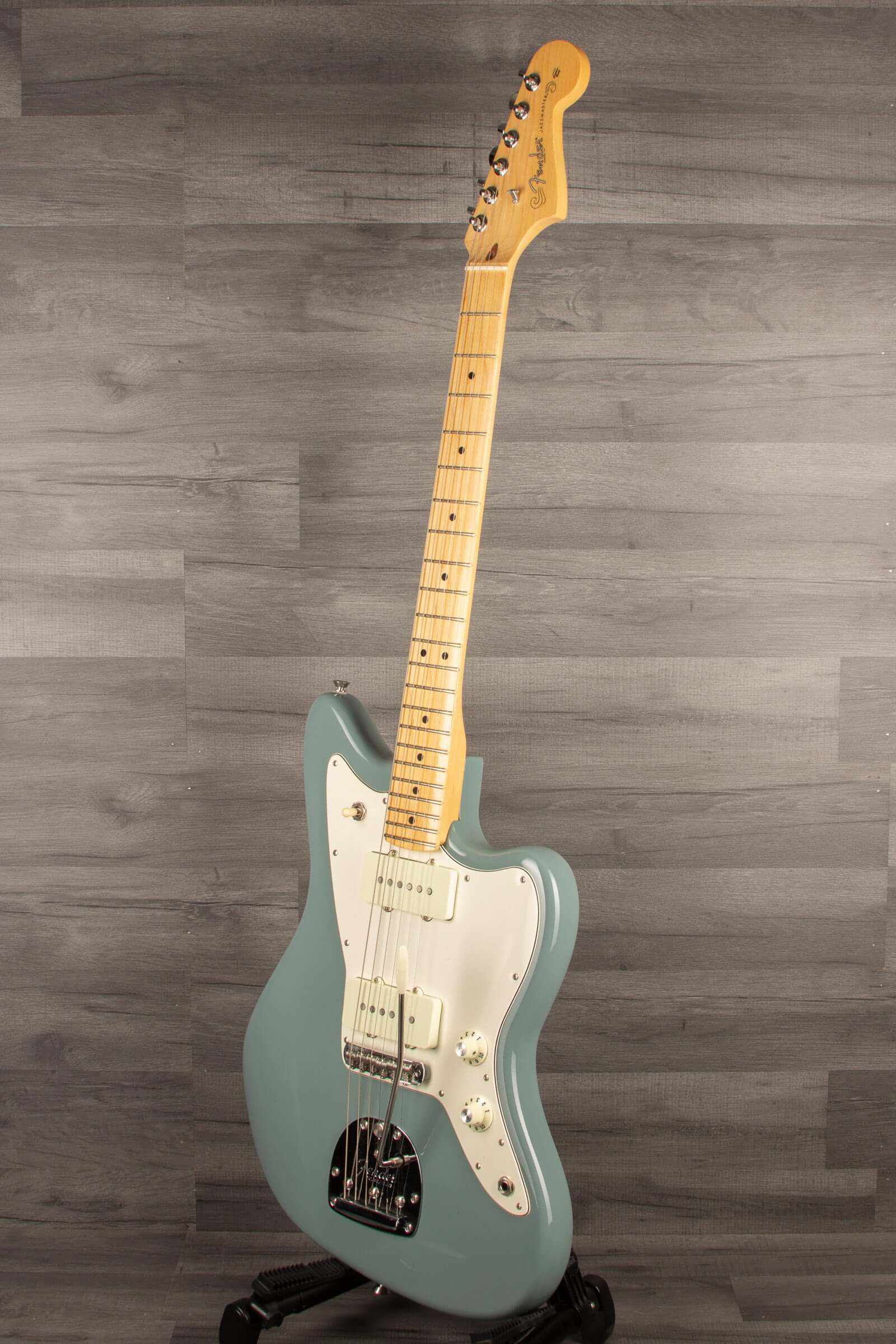 USED - American Professional Jazzmaster®, Maple Neck ,Sonic Grey - MusicStreet