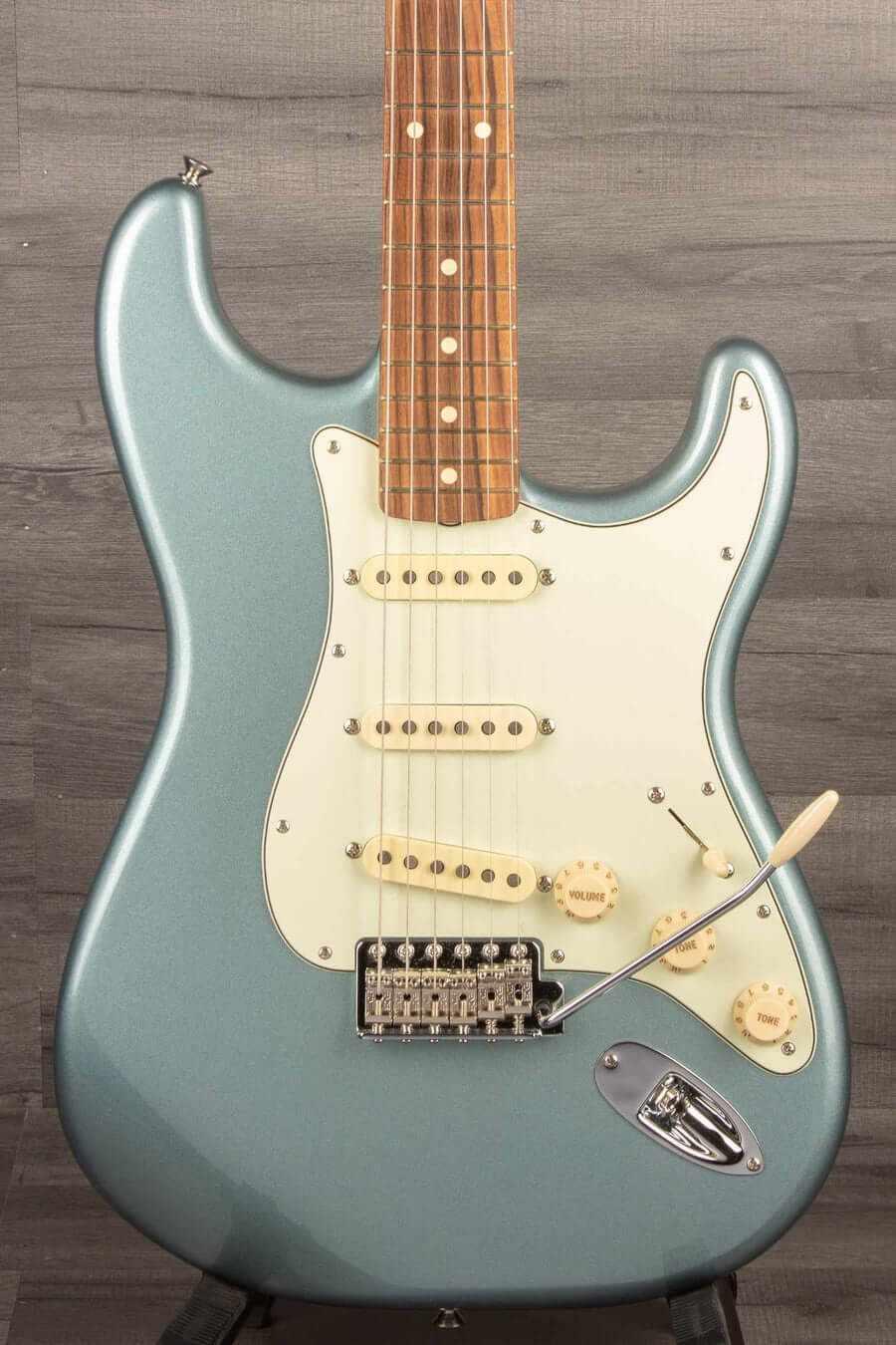 USED - Fender Vintera '60s Stratocaster Ice Blue Metallic