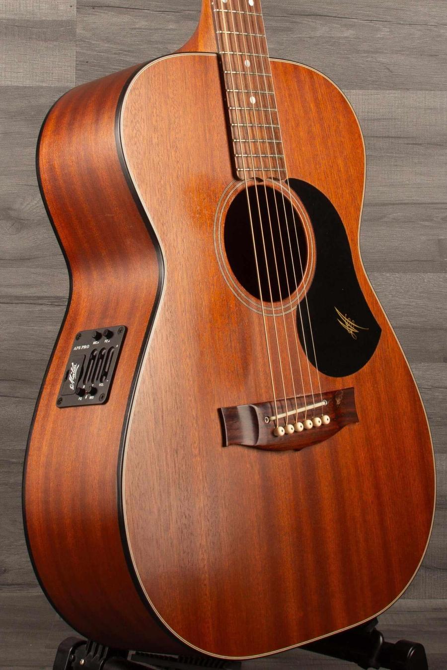 USED Maton M808 guitar showcasing Sapele wood, clean condition with rich tonal qualities, and included hard case.
