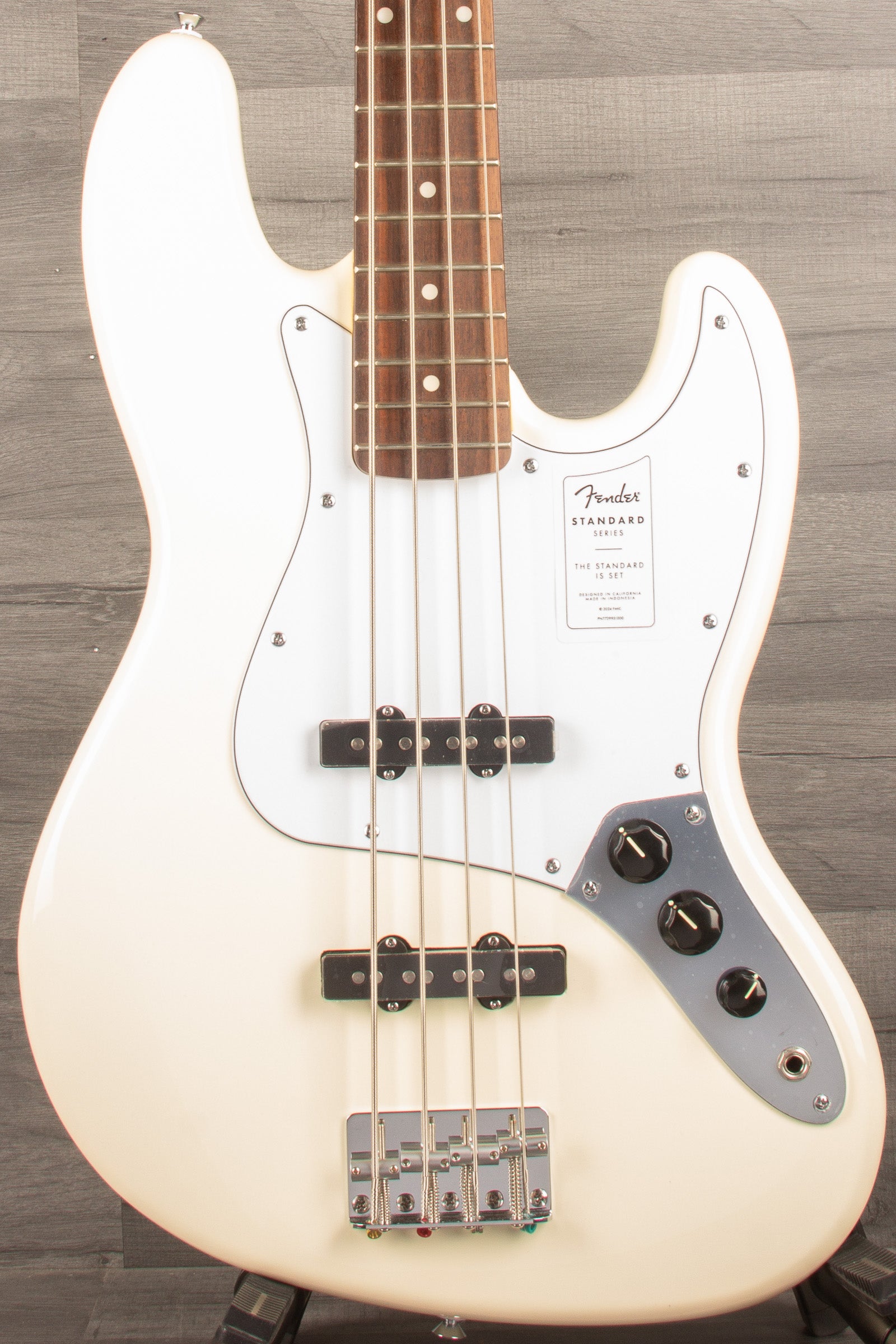 Fender Standard Jazz Bass , Olympic white - MusicStreet