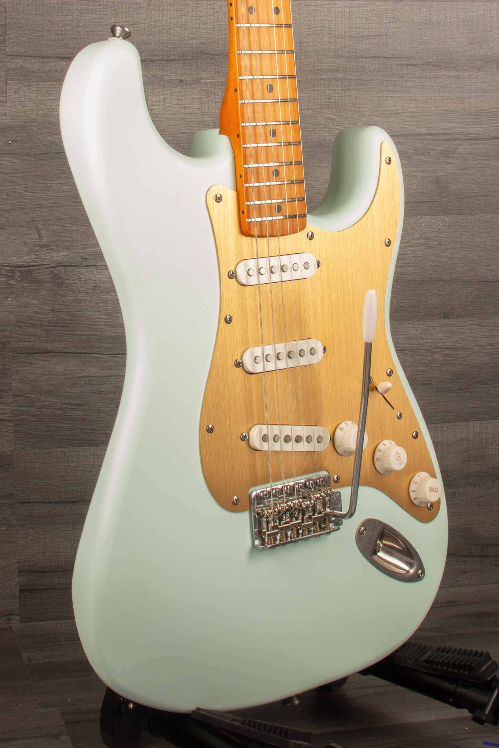 USED - Squier 40th Anniversary Strat Satin Sonic Blue + highwood saddles (inc gig bag)
