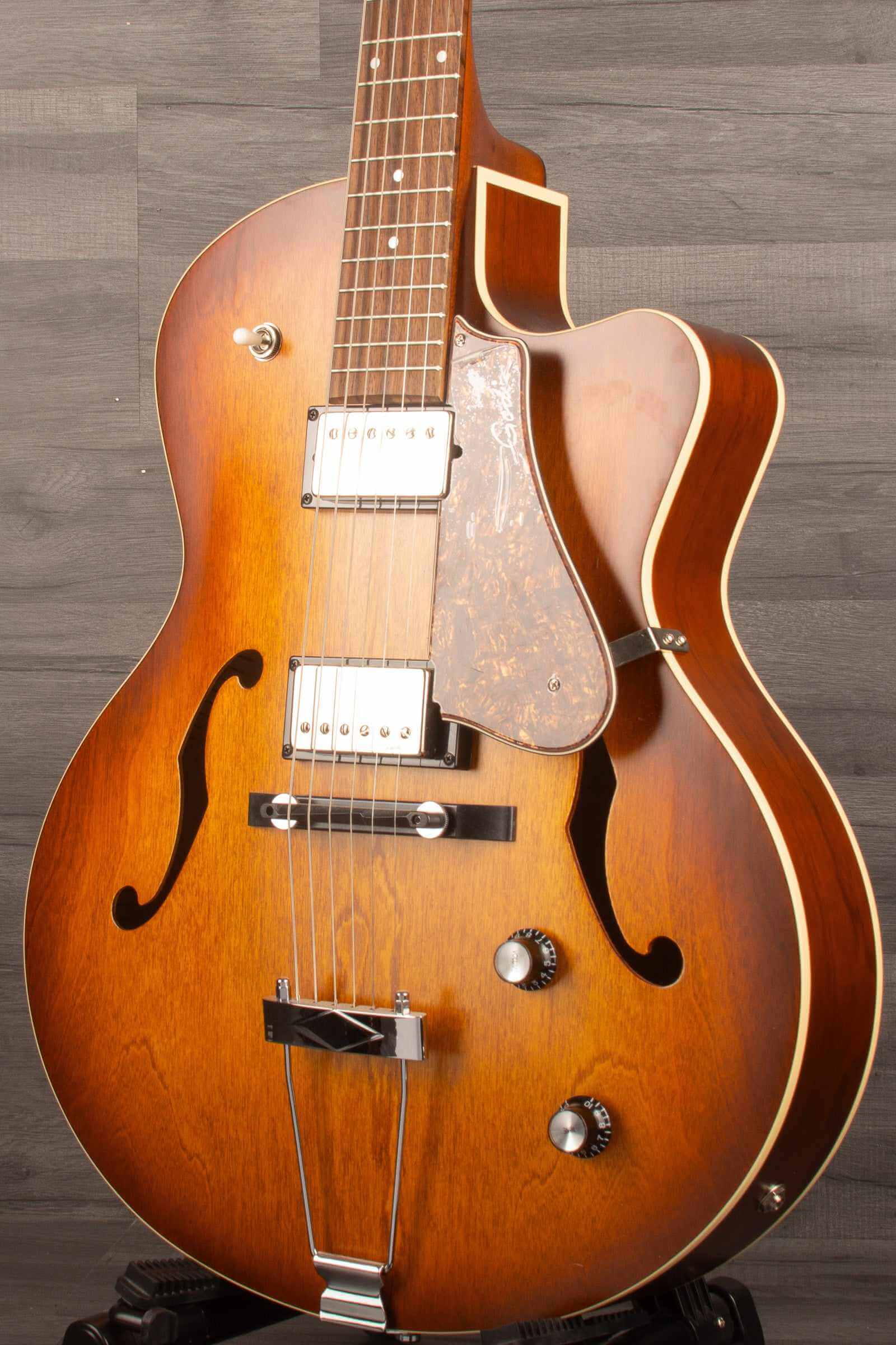 USED - Godin 5th Avenue CW Kingpin II Humbucker - Cognac Burst inc case