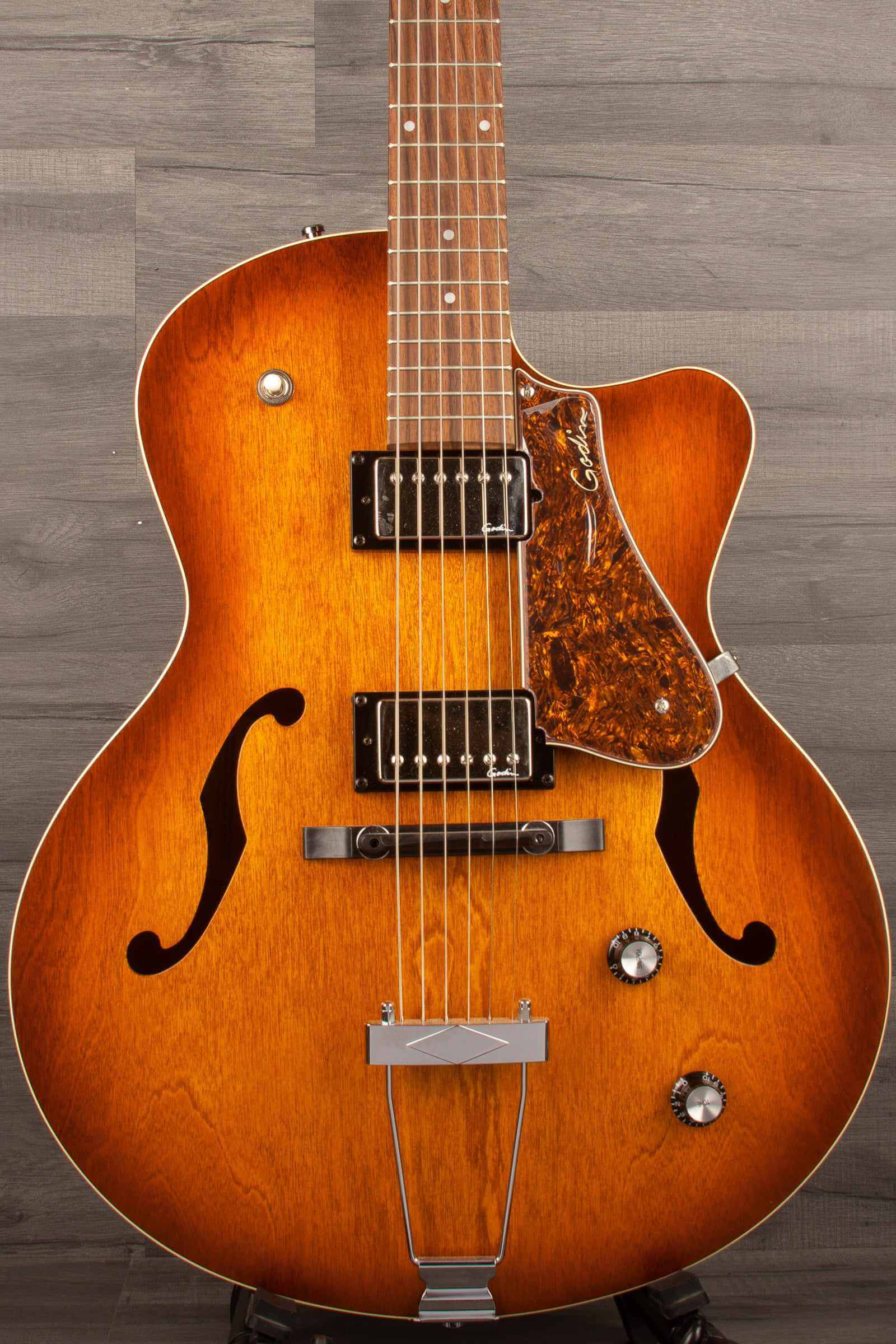 USED - Godin 5th Avenue CW Kingpin II Humbucker - Cognac Burst inc case