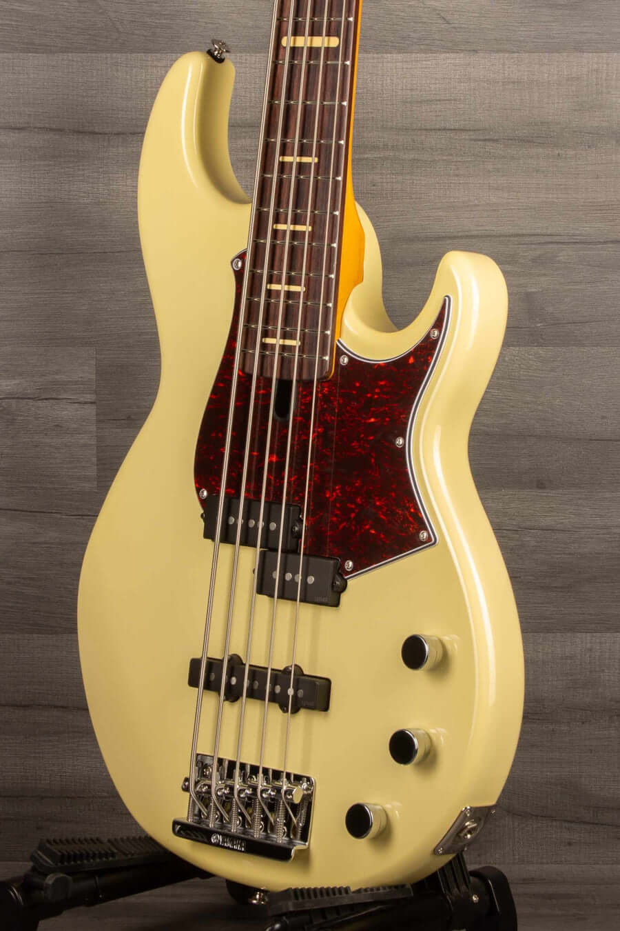 Yamaha BB P35 Pro Series 5-String Bass Guitar In Vintage White