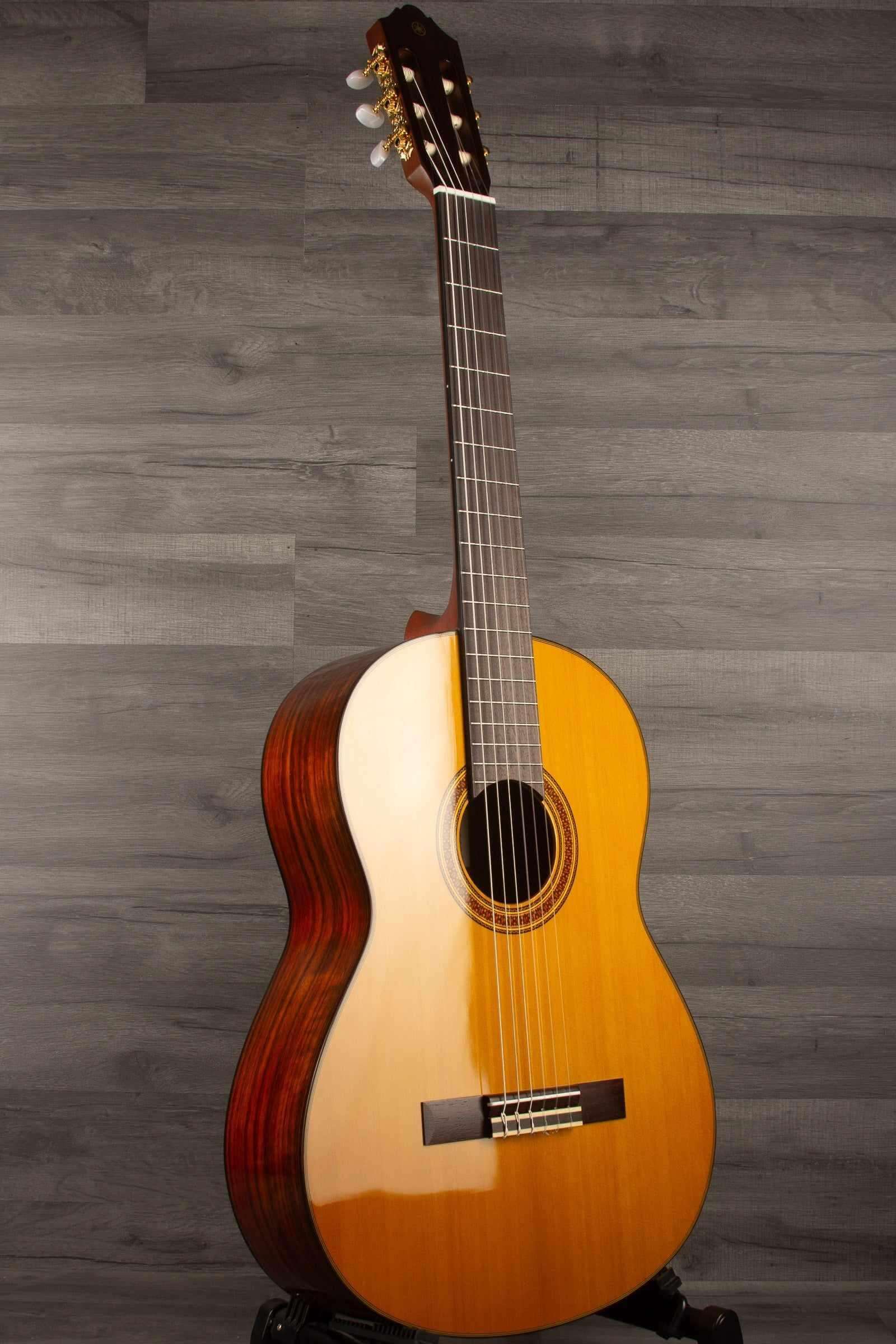 Yamaha CG162C Classical Guitar – MusicStreet