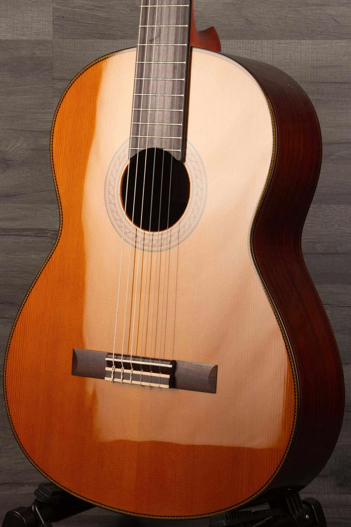 Yamaha CG192C classical guitar featuring a polished finish and detailed craftsmanship for exceptional sound quality.