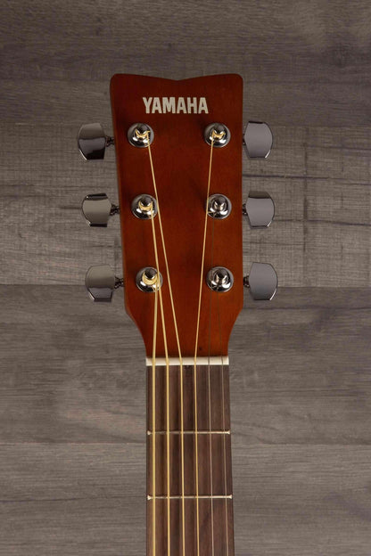 Yamaha F400 Natural Satin acoustic guitar headstock featuring tuning pegs and strings