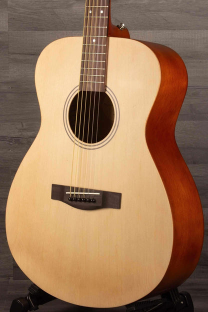 Yamaha FS400 Natural Satin acoustic guitar showcasing concert body and natural satin finish.