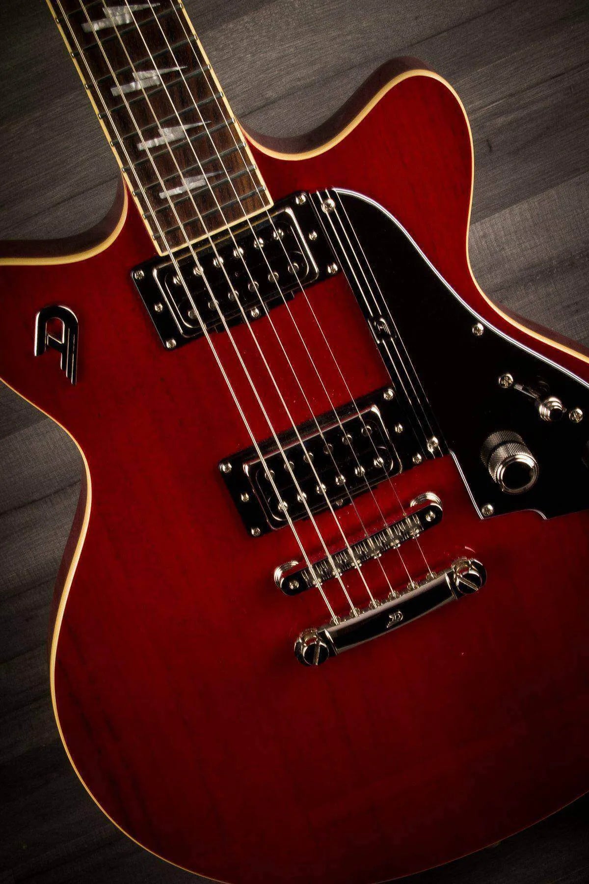 Duesenberg Boneville - Cherry Red inc Hard case