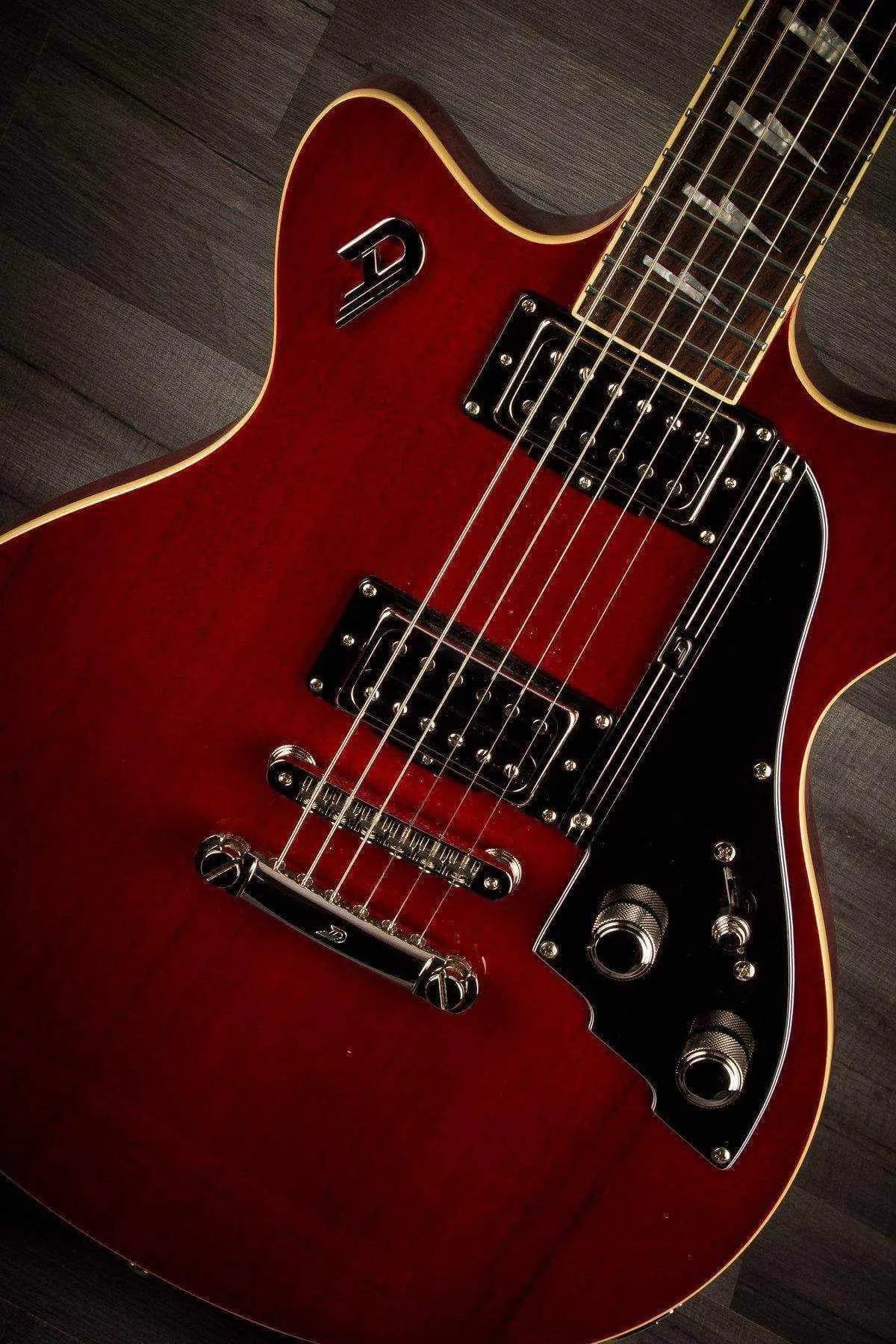 Duesenberg Boneville - Cherry Red inc Hard case