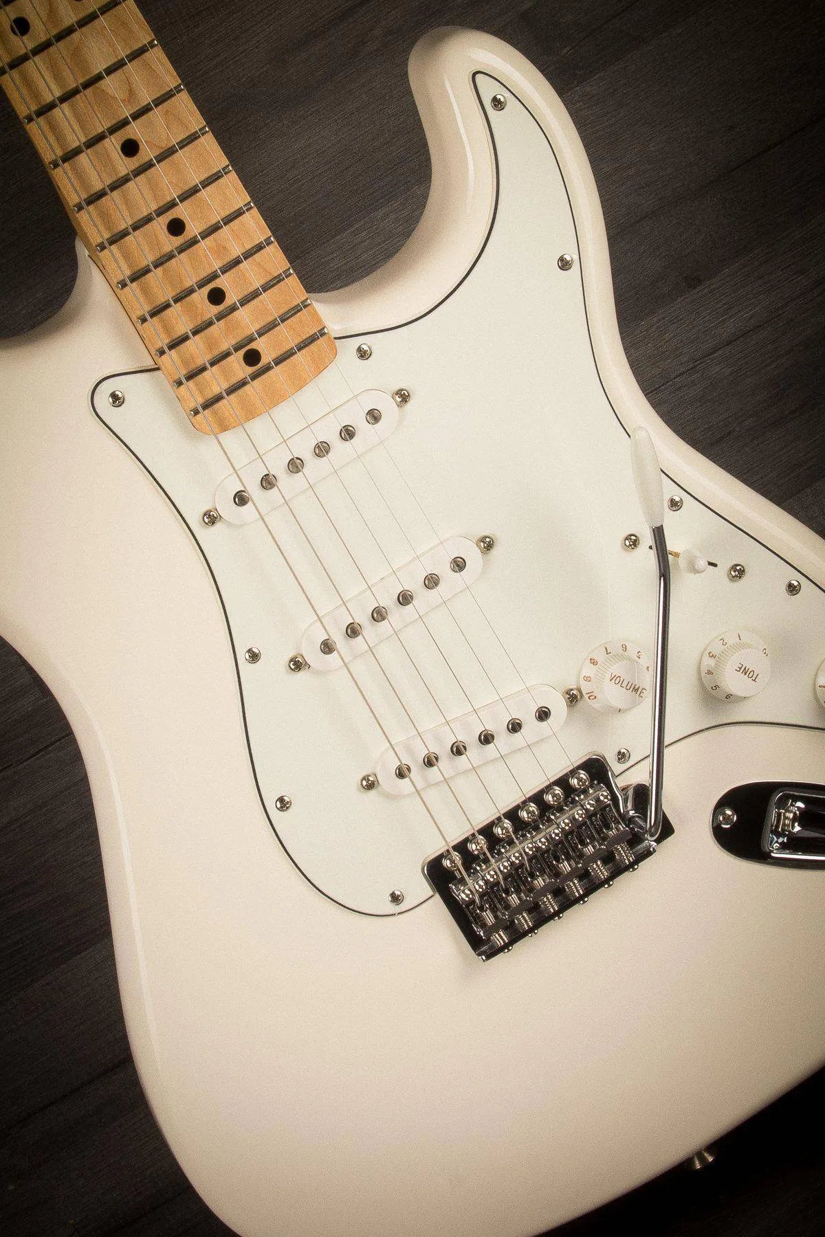 Fender - Standard Stratocaster (Arctic White)