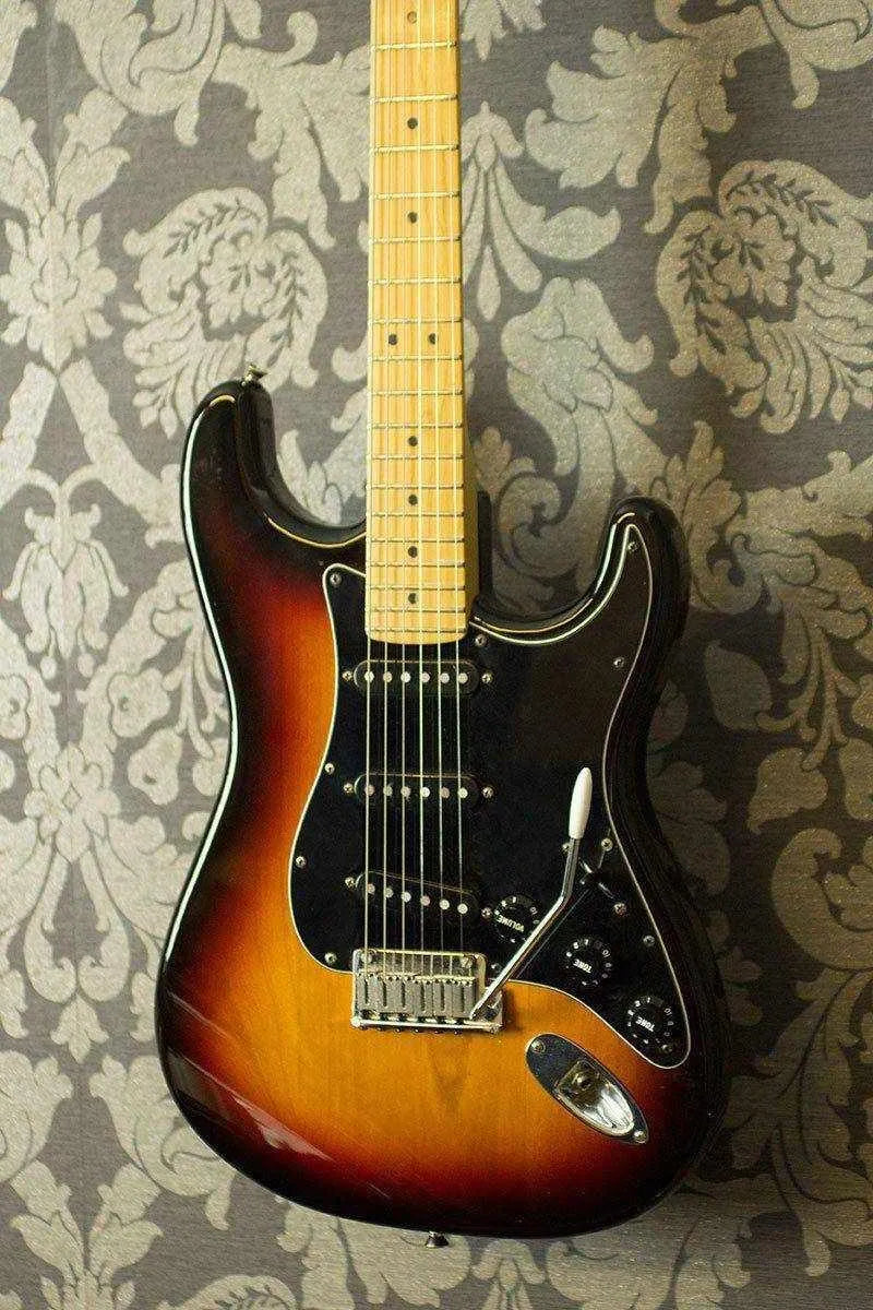 USED - Fender American Standard Stratocaster - 2004