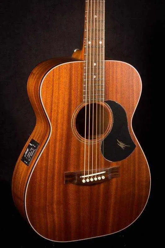 Maton M808