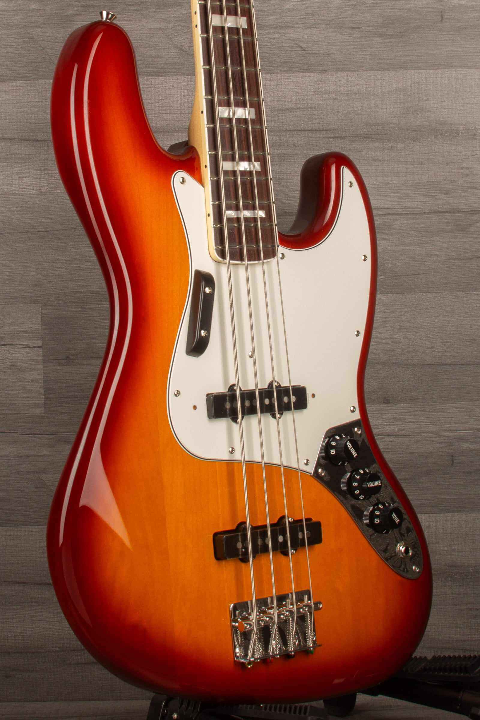 Fender Made in Japan International Color Jazz Bass Guitar - Sienna Sunburst, Rosewood Fingerboard
