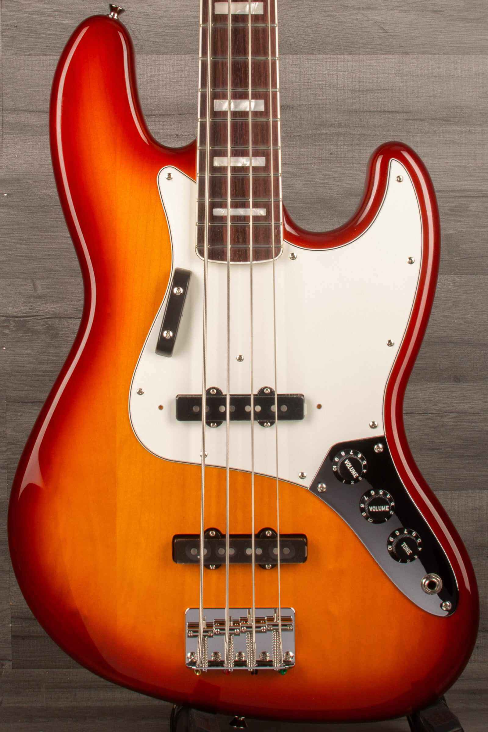 Fender Made in Japan International Color Jazz Bass Guitar - Sienna Sunburst, Rosewood Fingerboard
