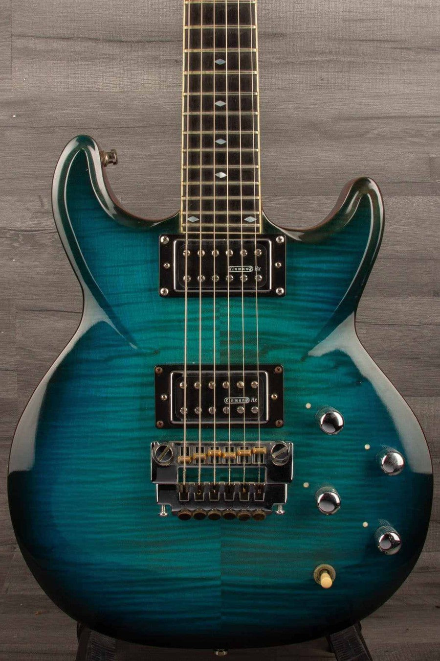 USED - Overwater 1980's deluxe guitar (inc hard case)