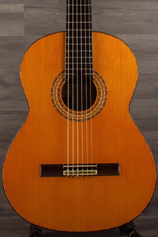 USED - Manuel Rodriguez model E acoustic guitar with an elegant design and superb wood finishing.