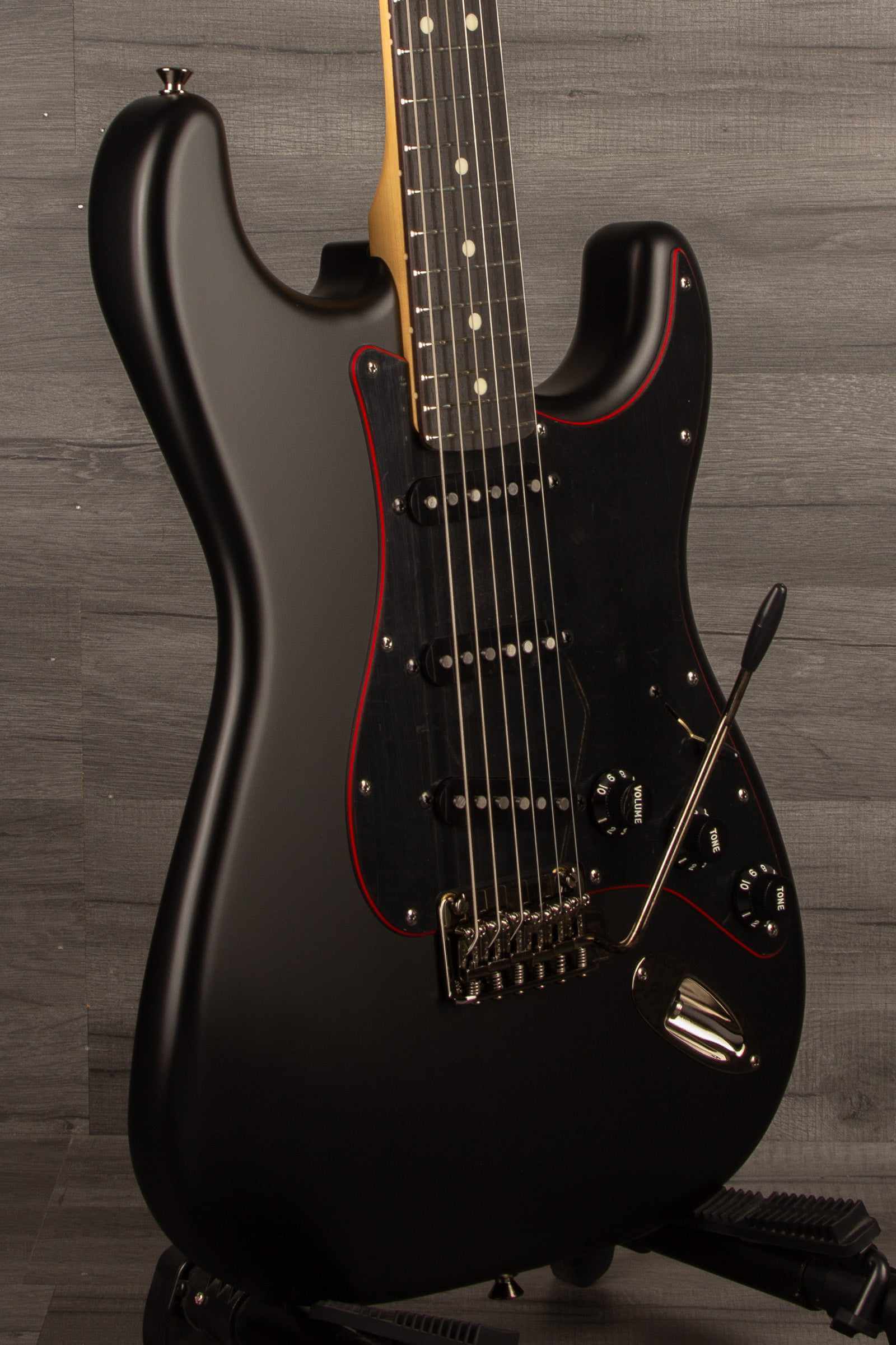 Fender Limited Hybrid II Stratocaster® Electric Guitar - Noir, Rosewood Fingerboard, Black (Made in Japan)