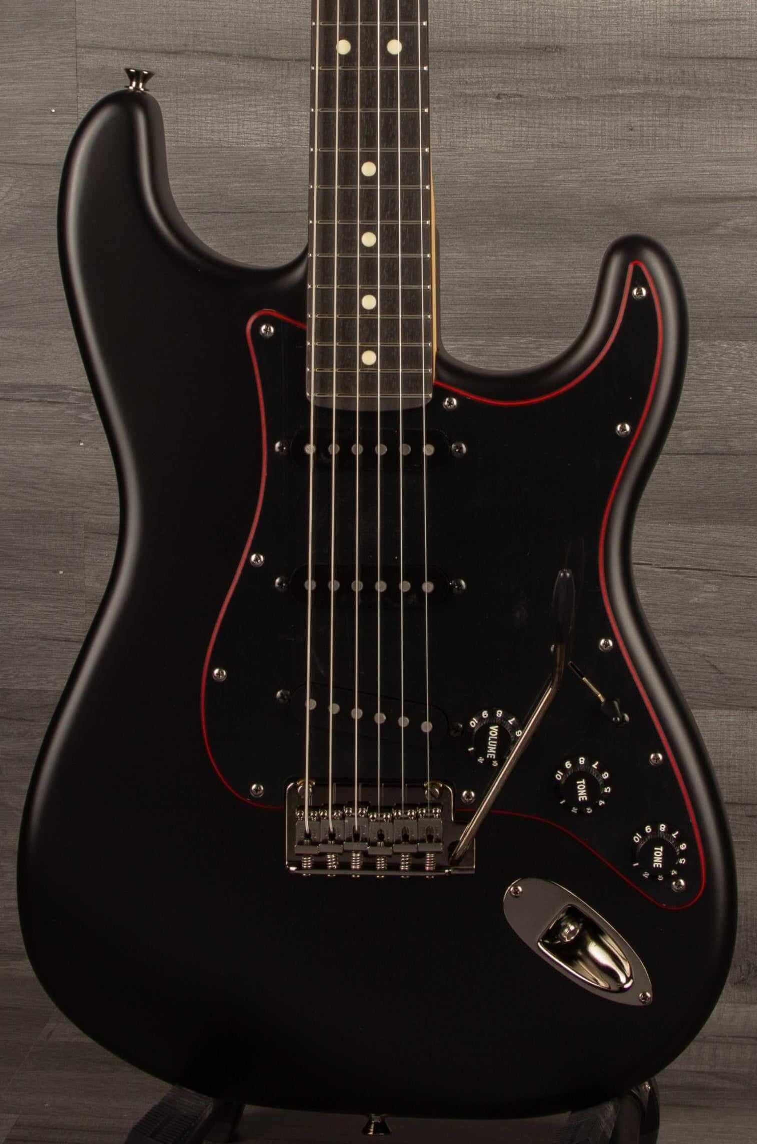 Fender Limited Hybrid II Stratocaster® Electric Guitar - Noir, Rosewood Fingerboard, Black (Made in Japan)