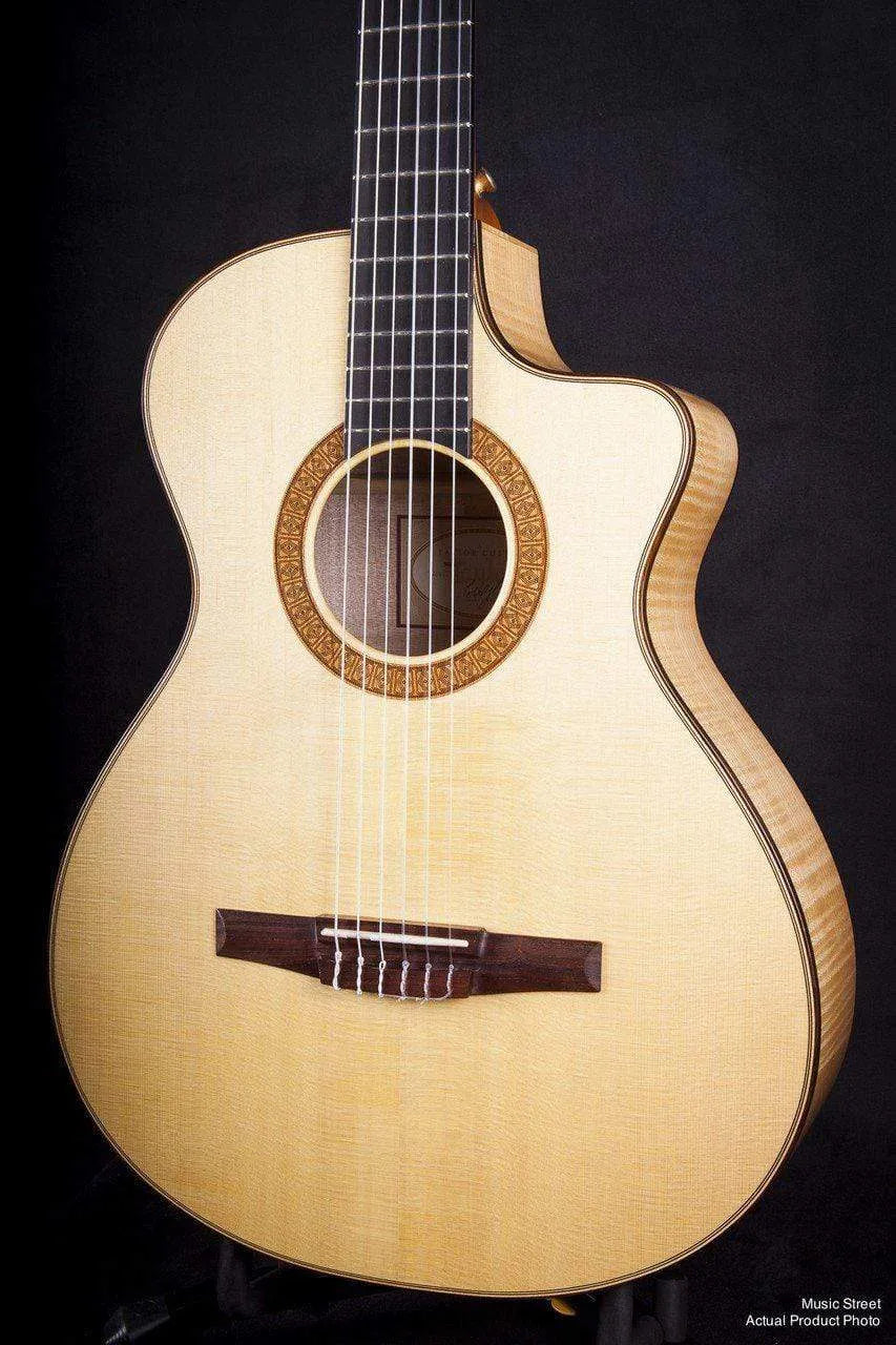 USED- Taylor Ns6 Nylon Electro Guitar 2002 Model
