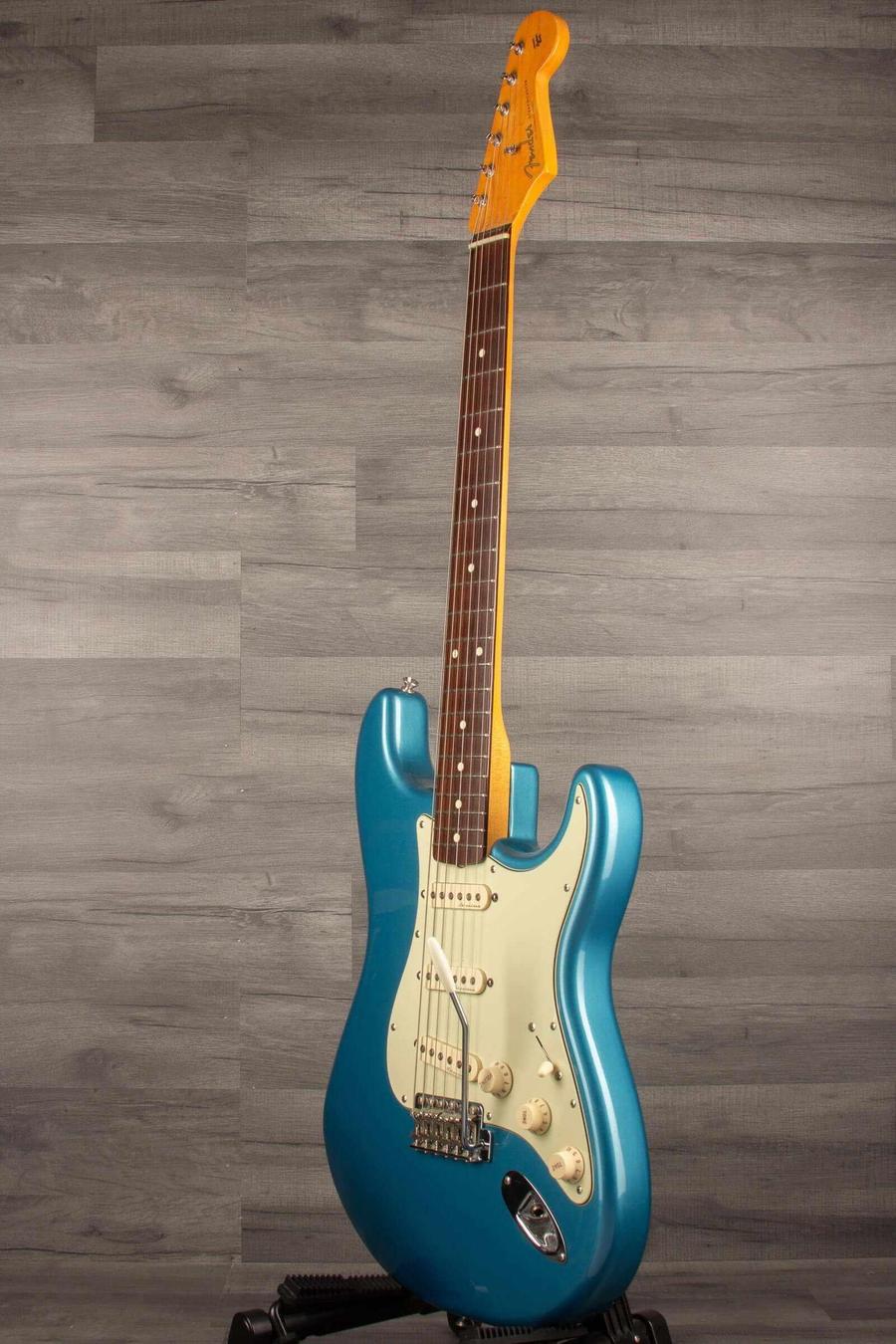 USED - Fender 2006 Classic series 60's Stratocaster, Lake Placid Blue (with noiseless pickups) - MusicStreet