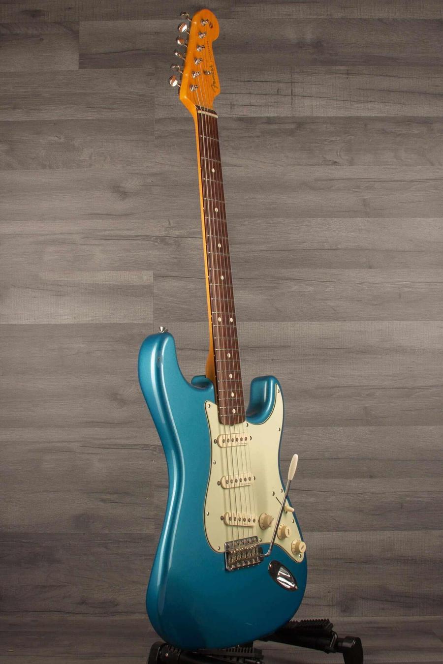 USED - Fender 2006 Classic series 60's Stratocaster, Lake Placid Blue (with noiseless pickups) - MusicStreet