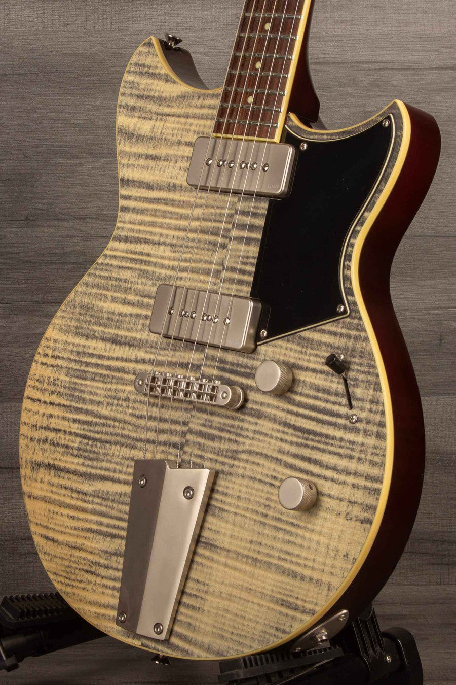 USED - Yamaha RS502T FMX with flamed maple laminate finish and P-90 pickups, featuring a sturdy mahogany neck.