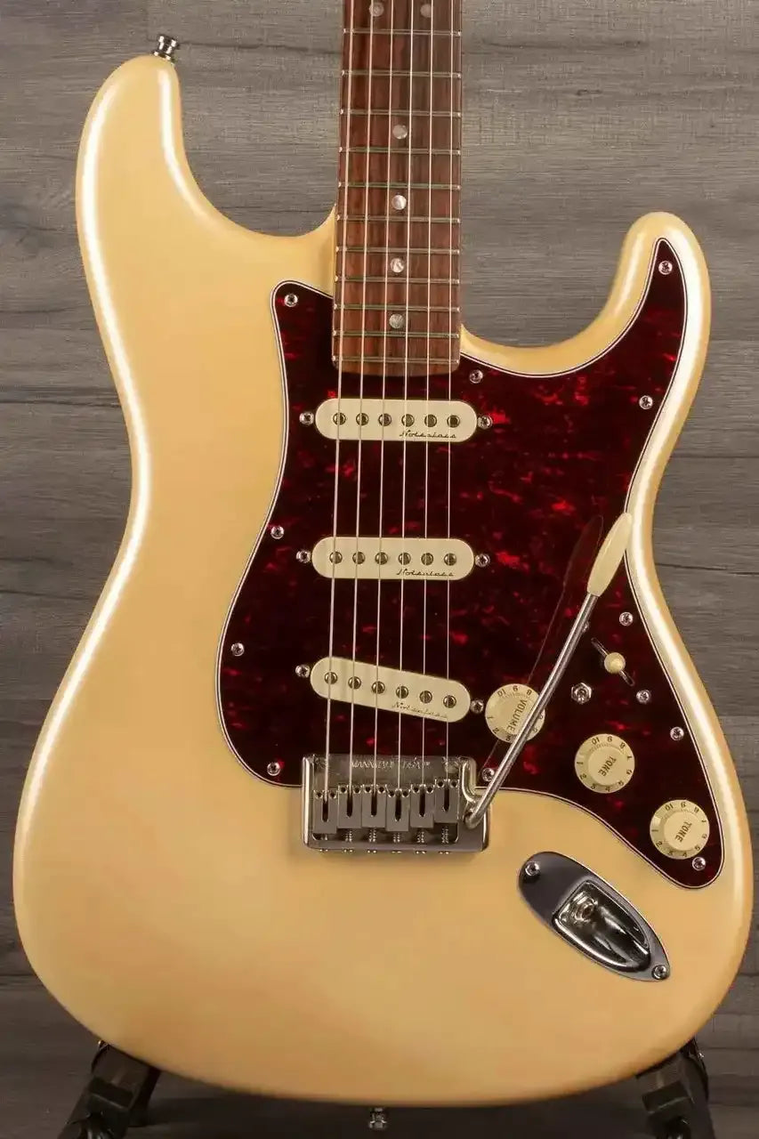 USED - Fender American Deluxe Stratocaster - Olympic Pearl